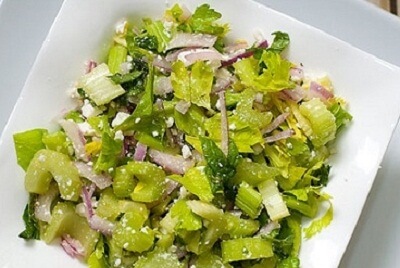 Салат с маринованным луком